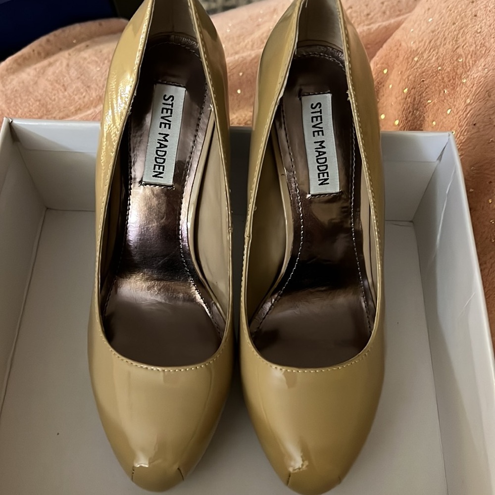 Brand new Steve Madden patent heels